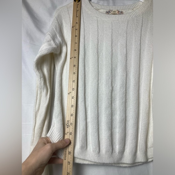 Pink Republic‎ white sweater NWT woman’s size xsmall - Picture 8 of 8